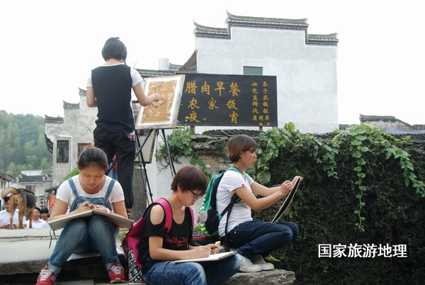 　　9月13日，座落在婺源縣秋口鎮(zhèn)李坑村“小橋、流水、人家”創(chuàng)作寫生基地的李坑章文灑店農(nóng)家樂。