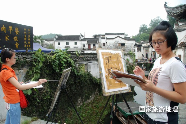 　　9月13日，座落在婺源縣秋口鎮(zhèn)李坑村“小橋、流水、人家”創(chuàng)作寫生基地的李坑章文灑店農(nóng)家樂。