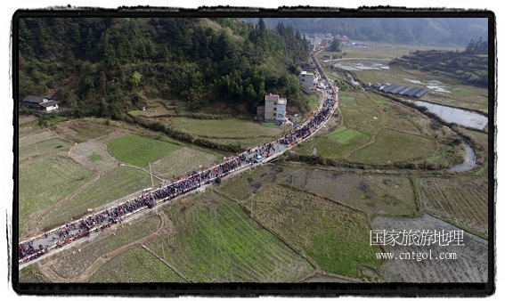 1700桌合攏宴，總長3.7公里，10380人同桌就餐，創(chuàng)歷史之最