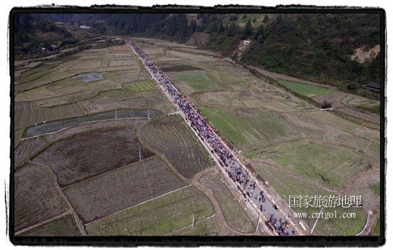 1700桌合攏宴，總長3.7公里，10380人同桌就餐，創(chuàng)歷史之最