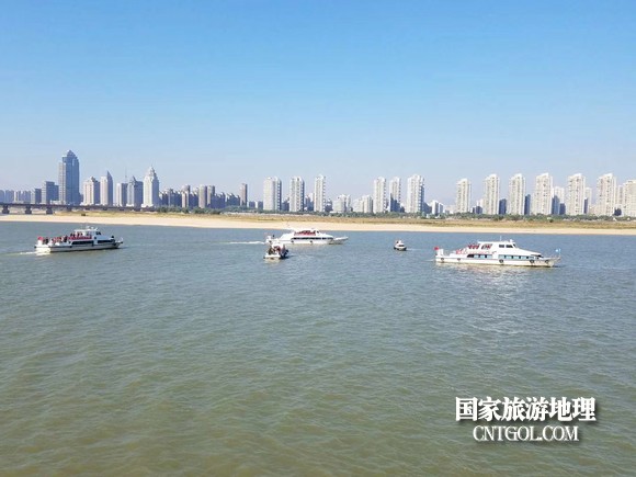江西開展呵護一湖清水，嚴厲打擊非法采砂行動（圖）